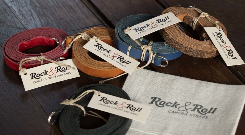 All Classic Slim cases come in a fabric pocket. Here are the classic red, cognac, blue, Nevada and black straps
